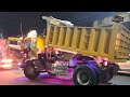 ¡Impresionante las luces de los camiones y cabezales! | Gran desfile de transporte pesado