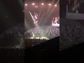Micheal Bublé fan shocks crowd when handed the mic.