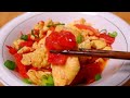 Tomatoes and eggs cooked like this are really delicious,the tomatoes are juicy and the eggs are soft