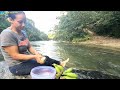 Cocinando Chicharrones  en el Rio Yaque  del norte  en Jarabacoa