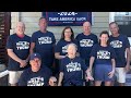 Yes, the photo of Tim Walz’s relatives wearing shirts in support of Trump is real