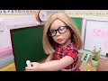 Doll friends are back to school and explore the classroom! Play Dolls story