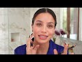 Emilia: look natural con brillos y pestañas XL | Secretos de Belleza | VOGUE España