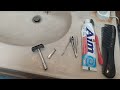 Can you clean a razor with white vinegar