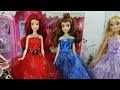 Tarde de Navidad con las Princesas Disney - Juegos de vestir muñecas con Juguetes Barbie