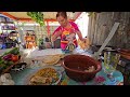 comida mexicana con tortillas calientitas
