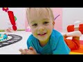 Крис и мама - Детская история про аппарат со сладостями и другие полезные видео для детей