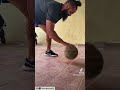 Sabias que una simple pelota 🏀 de basket te puede ayudar a tirar más duro