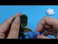 Bao Anh Handmade shows how to knit and crochet flower keychains part 8