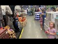 How to have fun as a father/husband shopping with wife and daughters .Enjoy#family #father#shopping