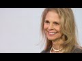 Lindsay Wagner & Secrets Behind The Bionic Woman