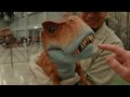 ¡ATAQUE DEL DINOSAURIO ENORME EN EL MAR! | Videos de dinosaurios y juguetes para niños