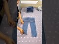 cara mudah melipat celana jeans yang rapi.