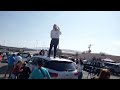 Vicente Fernández llegando al rancho los tres potrillos