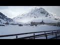 Dient a reveure a una Vall de Núria nevada des del cremallera. 26 de gener de 2017