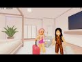 LEVEI a MENINA de RUA ESCONDIDA para A VIAGEM de FÉRIAS | Roblox Brookhaven 🏡Rp | Historinhas