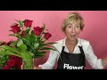 How to Arrange 6 Roses in a Vase