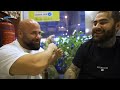 Kolja Goldstein & Sharo essen saftige Kebabs in Dubai