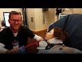 Garota anestesiada deixa enfermeiro vermelho de vergonha