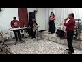 homem de branco ao som de saxsofone e banda . (cover )🔥🔥🔥