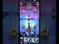 jugando Clash royale uwu