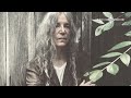 Patti Smith Reflects and Lives in the Moment