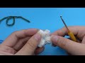 Bao Anh Handmade shows how to knit and crochet flower keychains part 2