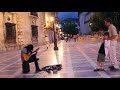 Un hombre se conmueve al ver este artista flamenco