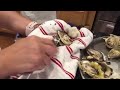How to shuck oysters
