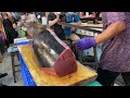 Luxurious sashimi! Giant bluefin tuna cutting show / 巨大黑鮪魚切割秀,鮪魚金三角 - Taiwanese Food