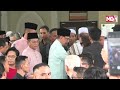 MGNews: PM Makan Tengah Hari Bersama Orang Ramai Sebelum Solat Jumaat Di Masjid Ibnu Mas’ud