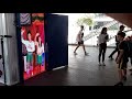 Tjejer från Isan lär ut traditionell dans via videolink