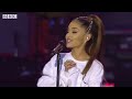 Chris Martin and Ariana Grande - Don't Look Back In Anger (One Love Manchester)