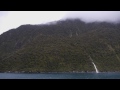 Milford Sound : New Zealand, the land of the long white cloud